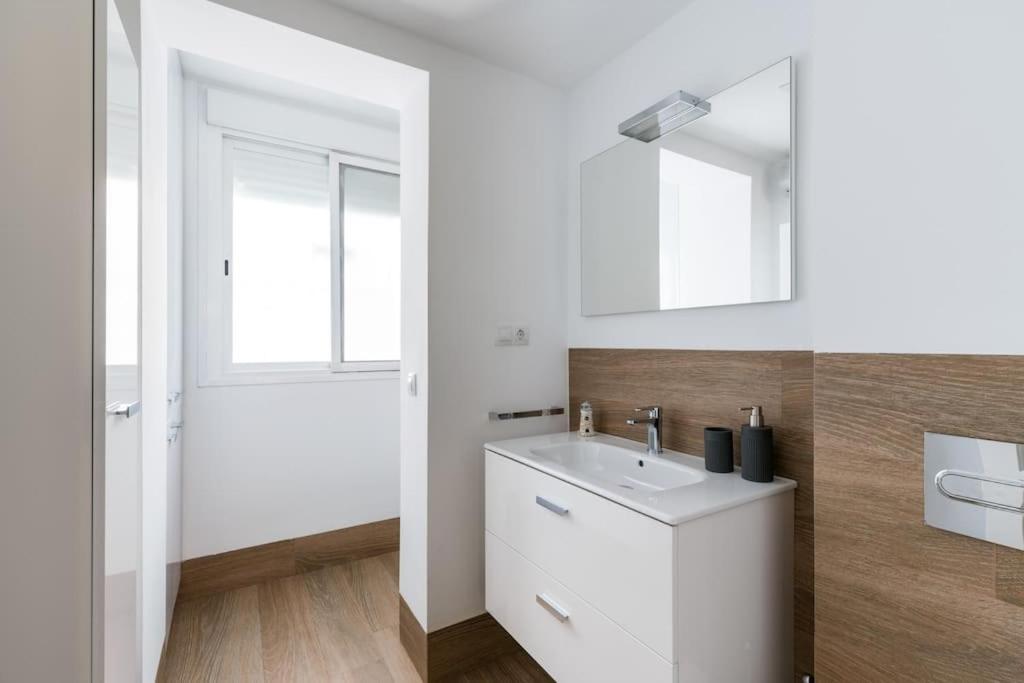Apartamento Moderno En Triana 2 Dormitorios Y Aire Acondicionado Seville Exterior photo